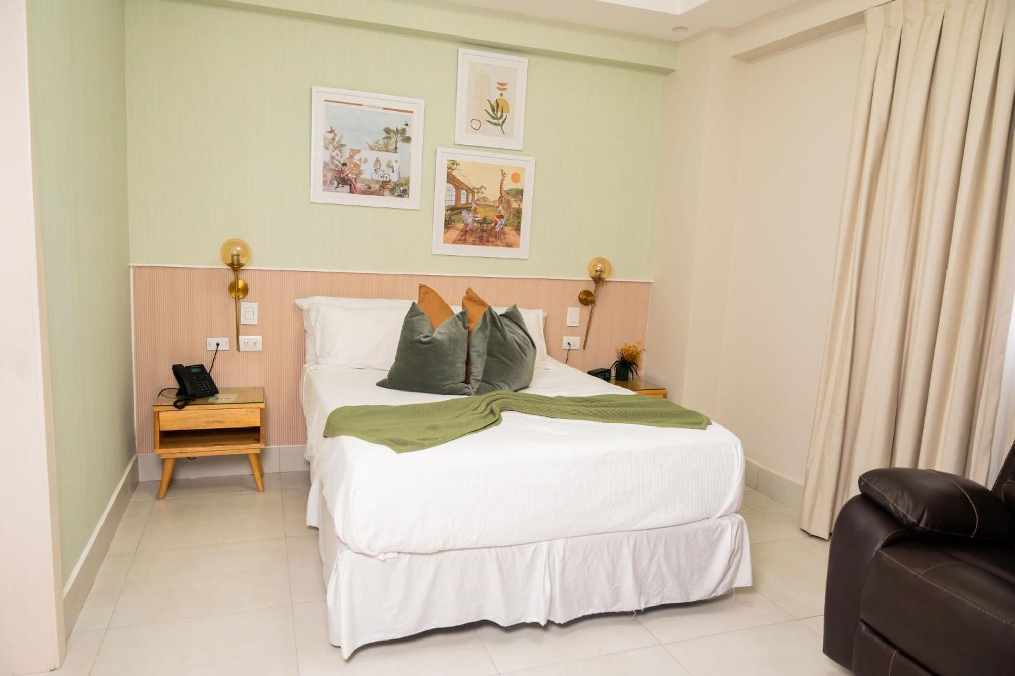 Hotel Stay Here Suites Santo Domingo Bagian luar foto