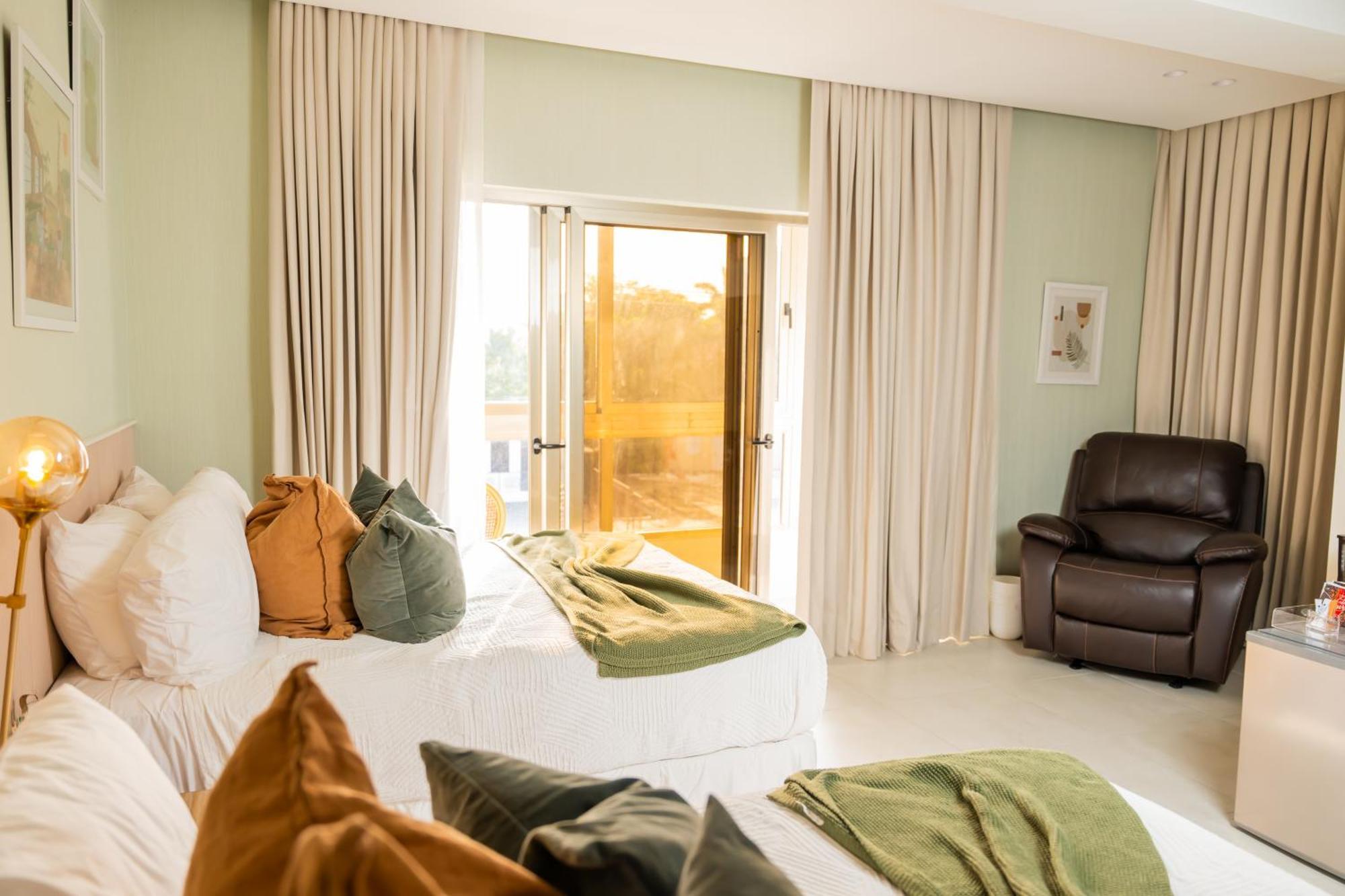 Hotel Stay Here Suites Santo Domingo Bagian luar foto