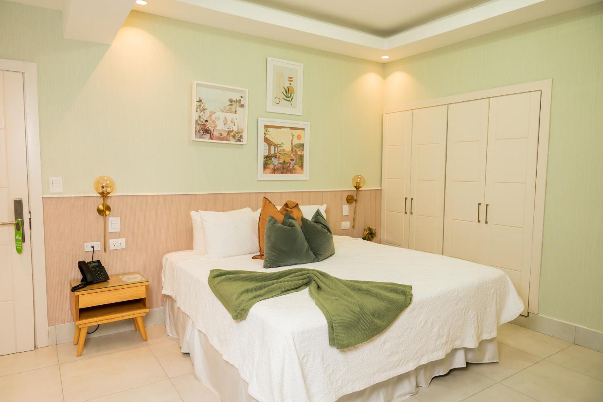 Hotel Stay Here Suites Santo Domingo Bagian luar foto