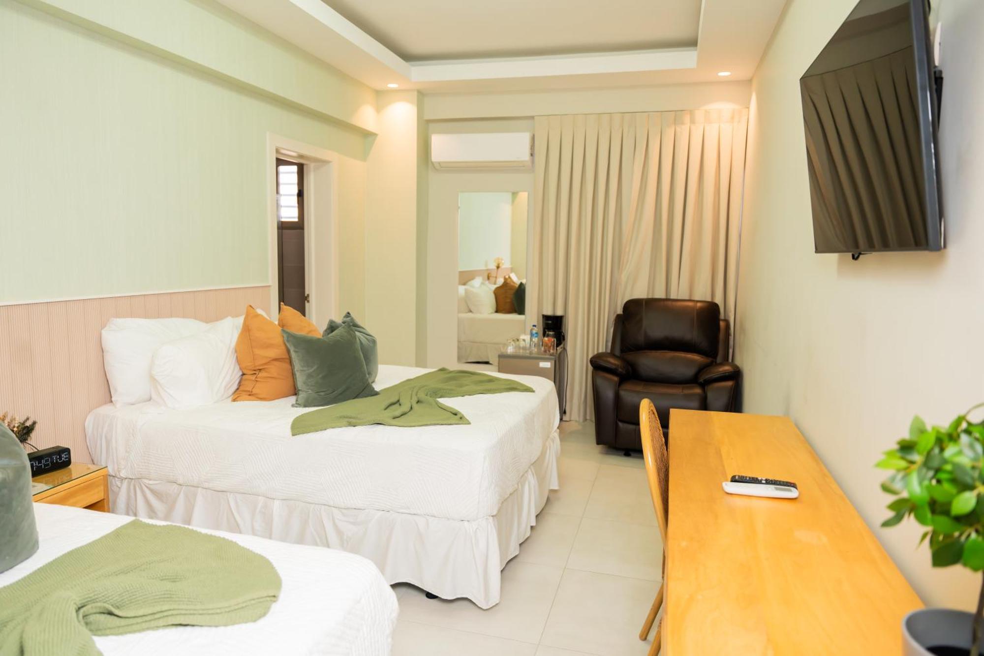 Hotel Stay Here Suites Santo Domingo Bagian luar foto